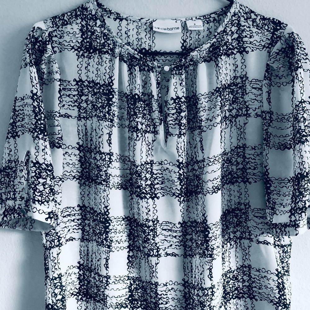 Liz Claiborne White & Black Sheer Keyhole Top, S